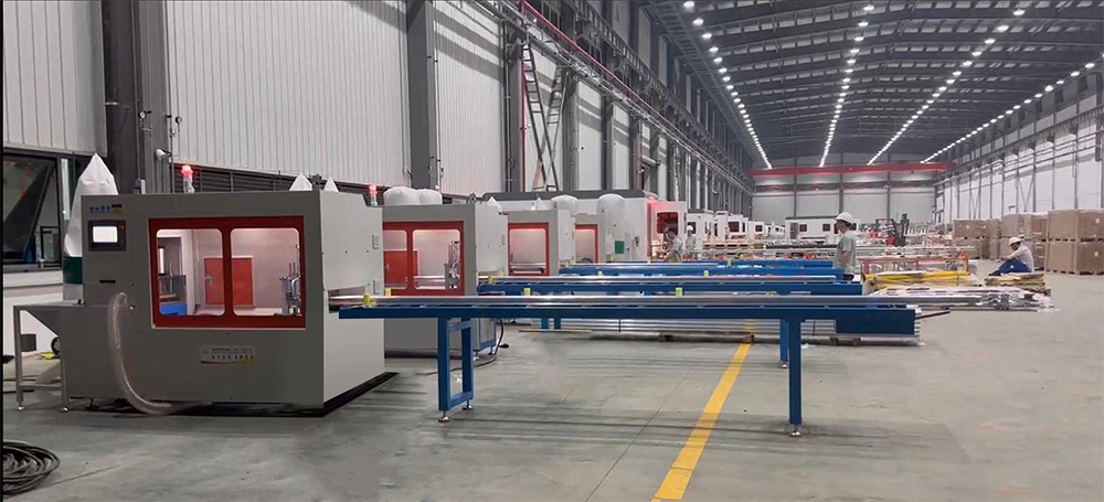 江西客戶車間售后現(xiàn)場-多臺(tái)數(shù)控角碼鋸-3
